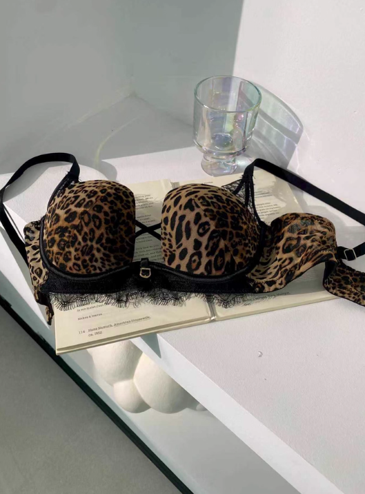 Wild Leopard Pattern Lace Trim Bra, Cross Strap Push-up Underwire Lingerie